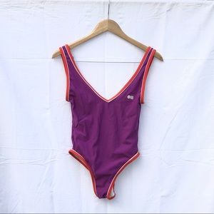 NEW UNREALSED 90’s Solid and Striped swimsuit